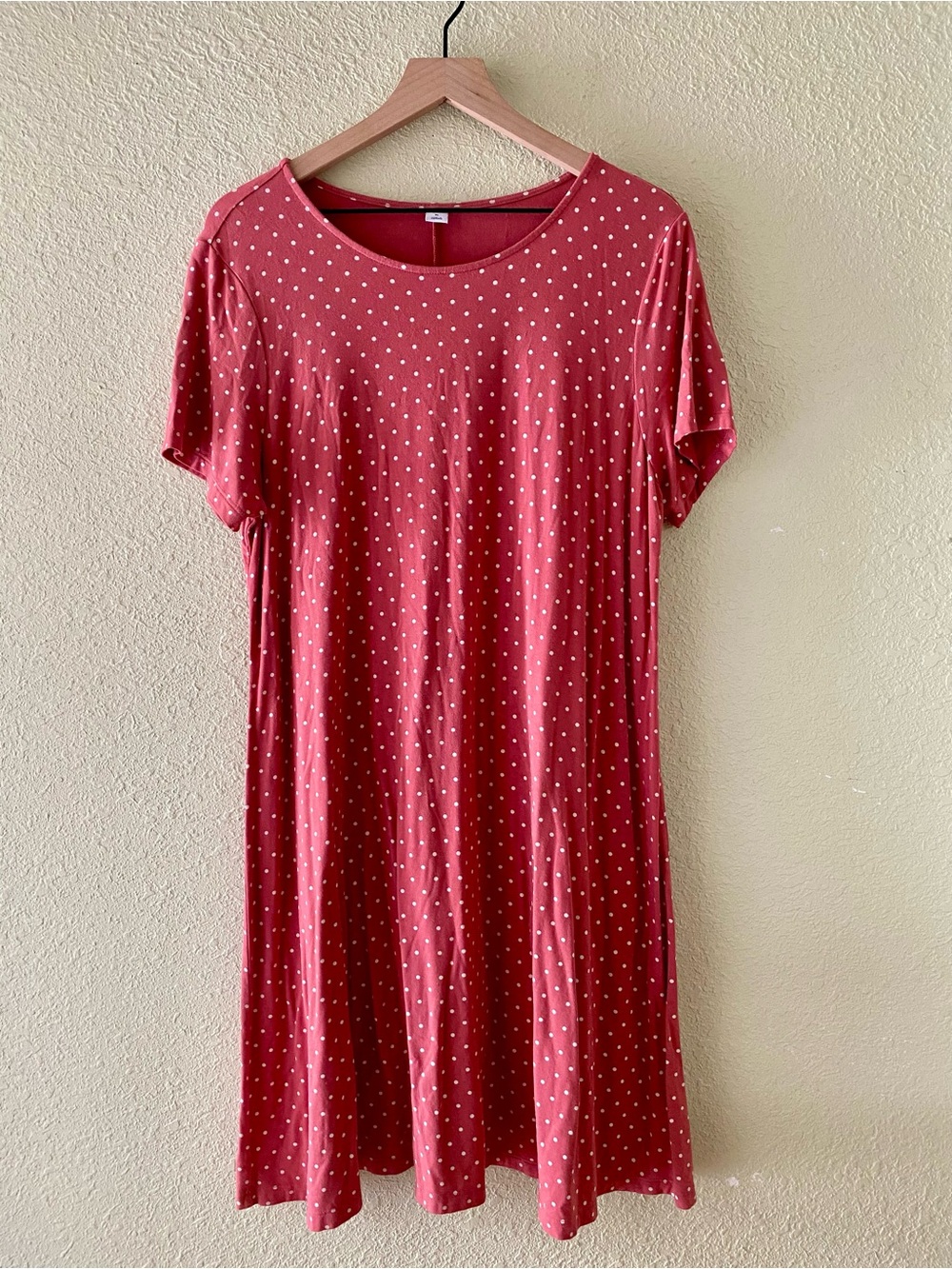 Old Navy Stretchy Polka Dot Short Sleeve Swing Dress in Dusty Rose